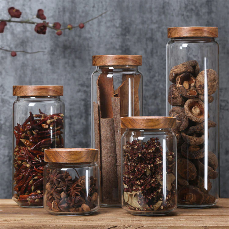 Voorraadpotten met houten deksel